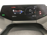 とっても見やすいメーターです。夜間時はラグジュアリーな気分にさせてくれる照明が魅力ですので、夜のドライブも楽しみになりますよ♪