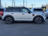さらにMINI自動車保険にご加入頂きますとアップグレードし、エマージェンシーサービスプレミアムサービスをご利用いただけます。