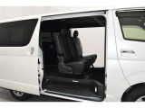 当店は全車『ロングラン保証』付!(1年間、距離無制限 HV車はHV保証付) 別途延長保証もご用意しております♪ ぜひ現車を確認にご来店ください