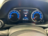 メーター内のカラーディスプレイには運転をサポートするさまざまな情報を表示!瞬間燃費などが表示できます。