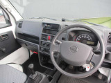運転席廻りになります。