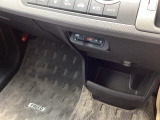 ビルトインタイプの【ETC】で見た目もスッキリ。高速道路の利用にとても便利です。【アクセサリーソケット】電源からケーブルをつなげば、スマートフォンなどの電子機器の充電などを行うことができます!
