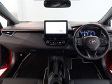 高いホールド性で運転姿勢が安定します。長距離ドライブでも疲れにくいのが魅力です。快適なドライビングライフをお送りください♪