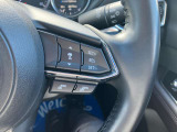 車速や車間距離を一定に保つレーダークルーズコントロール機能を搭載。高速道路などで長距離をドライブされる際などに、とても便利な機能です。