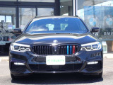 BMW在庫保有台数常時100台以上!ご来店の際はBMW本店(厚木市下荻野140-1)にご来店ください!弊社自慢の全天候型ショールーム!BMW在庫保有台数常時100台以上ございます!
