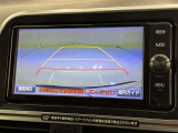 後方の見える安心をお届けするバックガイドモニター付:バックするときのアシストラインもあって楽々バック!車庫入れや縦列駐車をサポートし、苦手な駐車も安心です!今やもう手放せない装備ですネ♪