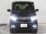ハロゲンより明るく、より遠くまでさらなる安心感のあるLEDヘッドライトを採用。点灯忘れも防止できるオートライトコントロール機構付きです。