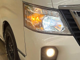 【LEDヘッドライト】悪天候や夜間走行時も良好な視界を確保し安心して運転できる高輝度LEDヘッドライトを装備!点灯速度が早く、消費電力も抑えられています。