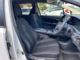 適度なホールド感と快適な座り心地の運転席シートまわり!