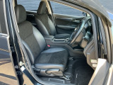 フロントシートです!!セパレートシートなのでお尻をしっかりホールド!!スポーティな運転にも最適です!!