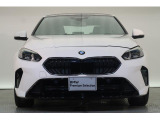 【キドニーグリル】BMWの代名詞。一目見ただけでBMWであると認識できる確固たるアイコンとして存在感を放ちます。