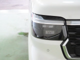 LEDヘッドライトは、点灯の瞬間から光量を発揮し、突然暗くなるトンネルなどでの安定感を高めます。