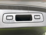 【パワーバックドア】スマートキーや運転席のボタンを押すだけでリアゲートが自動で開閉します!荷物を持っている時や、高い位置にあるバックドアを閉める際に便利な機能です♪