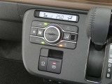 【オートエアコン】車内温度を感知して自動で温度調整をしてくれるのでいつでも快適な車内空間を創り上げます!どの席に座っても快適なドライブが楽しめます♪