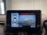 【バックモニター】駐車時に後方がリアルタイム映像で確認できます。大型商業施設や立体駐車場での駐車時や、夜間のバック時に大活躍?