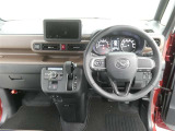 運転席からの視界はこんな感じです☆お気軽にご来店いただき、実際に座って是非お確かめください。ドライバーに寄り添う快適な操作フィールをもたらすステアリングです。