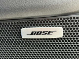 BOSEサウンドシステムは室内の反響率やシート形状、生地の素材など、全てを計算。車種ごとに特別なチューンナップが施されたこだわりの音響空間です。ノーマルサウンドと聞き比べてみてください。