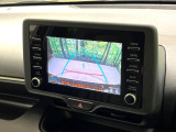 【バックカメラ】駐車時に後方がリアルタイム映像で確認できます。大型商業施設や立体駐車場での駐車時や、夜間のバック時に大活躍!運転スキルに関わらず、今や必須となった装備のひとつです!