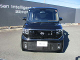 LEDヘッドライトは、本当に明るくて安全です。暗い夜道からお客様を守ってくれます。運転しやすいですし、黄色いハロゲンライトと見比べてください。