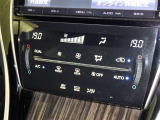 運転席・助手席・独立型オートエアコン。運転手とパートナー別々の温度設定が出来快適なドライブが楽しめます!!