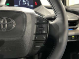 【ステアリングスイッチ】運転中に視線を前に向けたまま操作できます。
