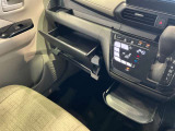 便利な収納スペースがたくさん用意されており、車内はスッキリしております。