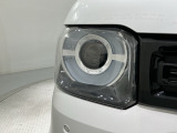 LEDヘッドライトは、点灯の瞬間から最大光量を発揮し、突然暗くなるトンネルなどでの安定感を高めます。