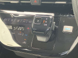 電制シフトは、手首を軽く動かすだけで操作できる、まったく新しい操作感です。