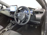 運転席周りのレイアウトをご覧ください。ナビゲーションが綺麗に装着されすっきり収まってますね!