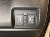 リアドアは乗り降りに便利な両側電動スライドドアです。また運転席に座っていながらスイッチ操作で自在にスライドドアを開け閉めできます。