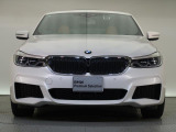 【キドニーグリル】BMWの代名詞。一目見ただけでBMWであると認識できる確固たるアイコンとして存在感を放ちます。
