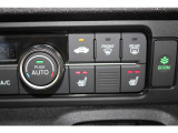 運転席・助手席に2段階の温度調整があるシートヒーターを装備。寒い朝、車に乗り込んですぐにシートヒーターをオン!温かさが広がり、冷たい朝も快適に始まります♪