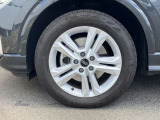 17インチ純正アルミホイール装備 全車両に標準装備の純正アルミホイールは、純正ならではのバランスの良いデザインと、走行安定性をお楽しみ頂けます。