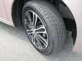 お車のお洒落も足元から!アルミホイール装備でバッチリ!