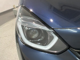 LEDヘッドライトは、点灯の瞬間から最大光量を発揮し、突然暗くなるトンネルなどでの安定感を高めます。