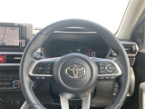 運転席、ステアリング周りの画像です。