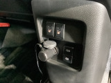 運転席と助手席にはシートヒーターも装備。USBチャージャー2個とアクセサリーソケットもございます。