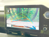 【バックカメラ】駐車時に後方がリアルタイム映像で確認できます。大型商業施設や立体駐車場での駐車時や、夜間のバック時に大活躍!運転スキルに関わらず、今や必須となった装備のひとつです!