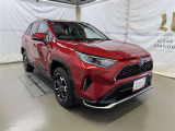 広々とした車内空間に優れた燃費性能。更にデザインも上質で人気のお車です!