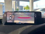 【パノラミックビューモニター】専用のカメラにより、上から見下ろしたような視点で360度クルマの周囲を確認することができます☆死角部分も確認しやすく、狭い場所での切り返しや駐車もスムーズに行えます。