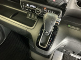 発進時から滑らかに加速する無段階変速のCVTはストップ&ゴーの多い街の中も快適です