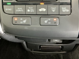 運転席/助手席シートヒーターで寒い日もすぐに温かくなり快適に過ごせます。2段階の温度調整が可能です