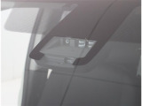 サポカーSとは、衝突被害軽減ブレーキに加えて、高齢者に多いと言われている踏み間違い事故防止をサポートする機能です。詳しくは販売店スタッフまでおたずねください。
