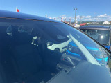 【セーフティセンス】セーフティセンスは、前方車両や歩行者を検知して衝突回避を支援する先進安全システムです。事故リスクを低減し、安心感のあるドライブをサポートします。