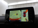 パノラミックビューモニター付きです。車両を上から見たような映像をディスプレイオーディオ画面に表示。運転席からの目視だけでは見にくい、車両周辺の状況をリアルタイムでしっかり確認できます。