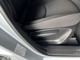 運転席シートリフター!ご自分の好きなシートポジションが取れるので運転が楽しくなりますし疲れにくいです。