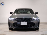 【キドニーグリル】BMWは約90年もの間、ほぼ全ての車両にひと目でBMWだと分かるこの特徴的なフロントグリルが備えられ、デザイン・アイコンとして親しまれてきました。