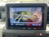 バックでの駐車が苦手な方や運転にあまり自信のない方でも後方の視界をしっかりサポート。安心して車庫入れが出来るバックカメラを装備しています!