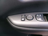 ドアミラーの鏡面の調節、格納は運転席からすべて操作できます!