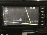 純正ナビを装備。タッチパネル式で使いやすく、お出かけもラクラクです。